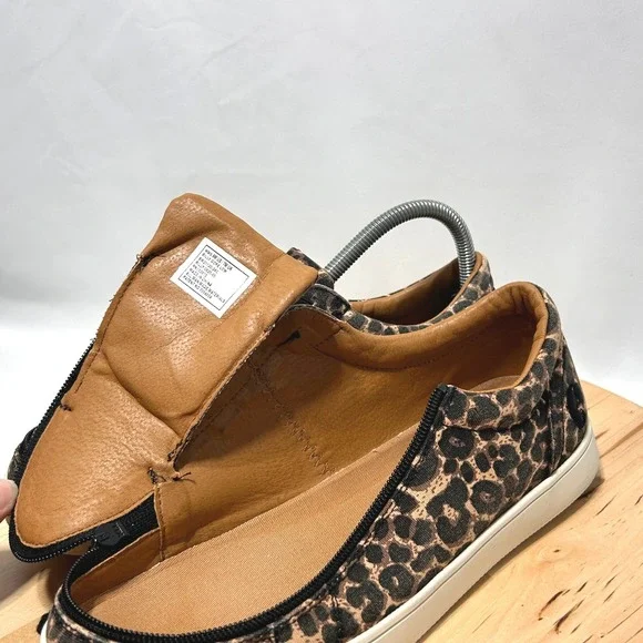 Billy Footwear Women's Billy Gore Low Top Leopard Print Zip-On Sneakers - 9M - Picture 5 of 11
